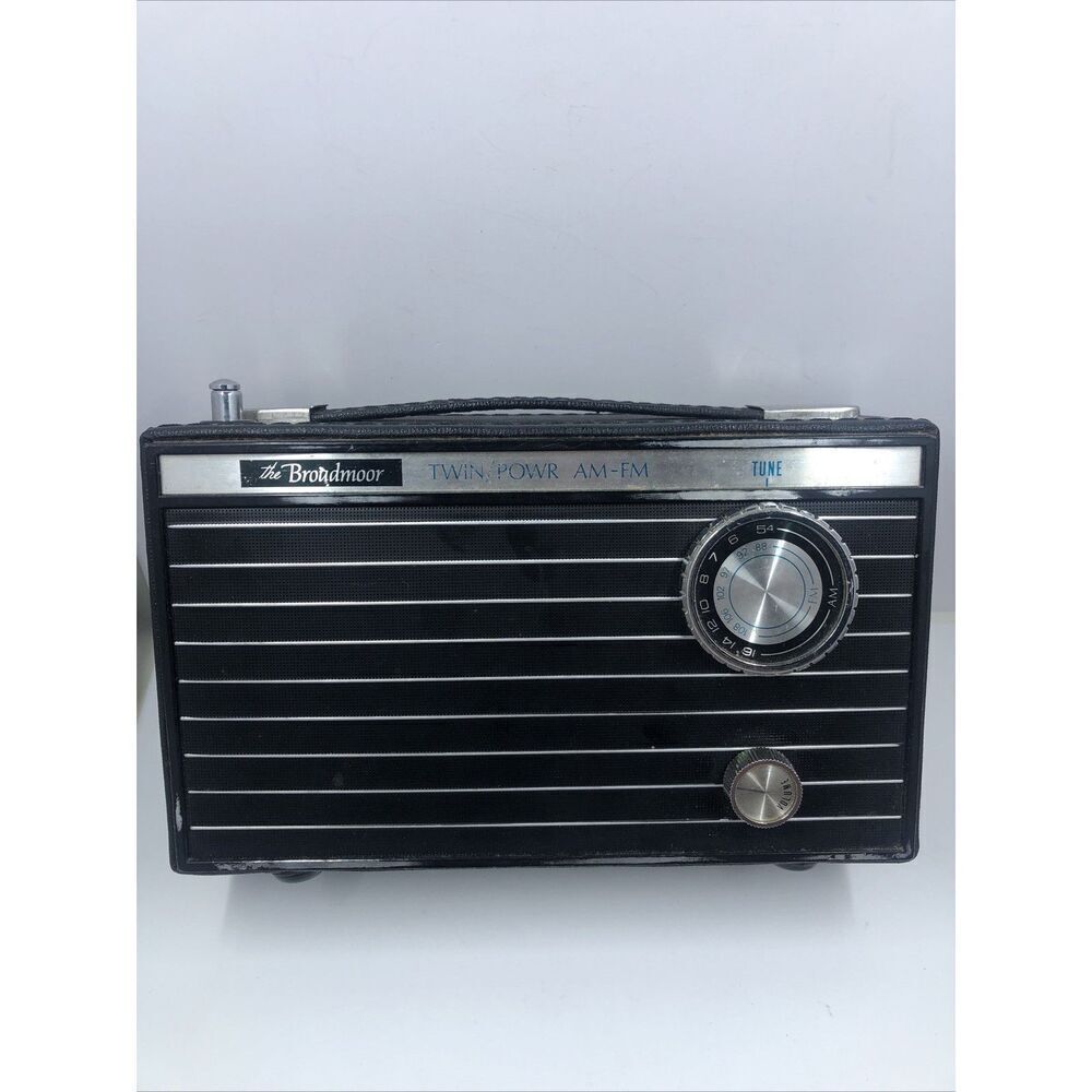 Broadmoor Radio  Model P206 for parts/ display. Nostalgic. Not Working. Rare